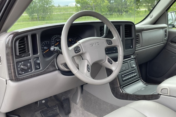 2005_gmc_yukon-denali_img_2417-5-56842.jpg