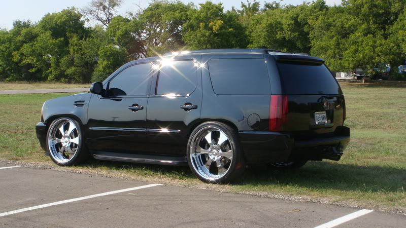 2007EscaladeBlackedOut007.jpg