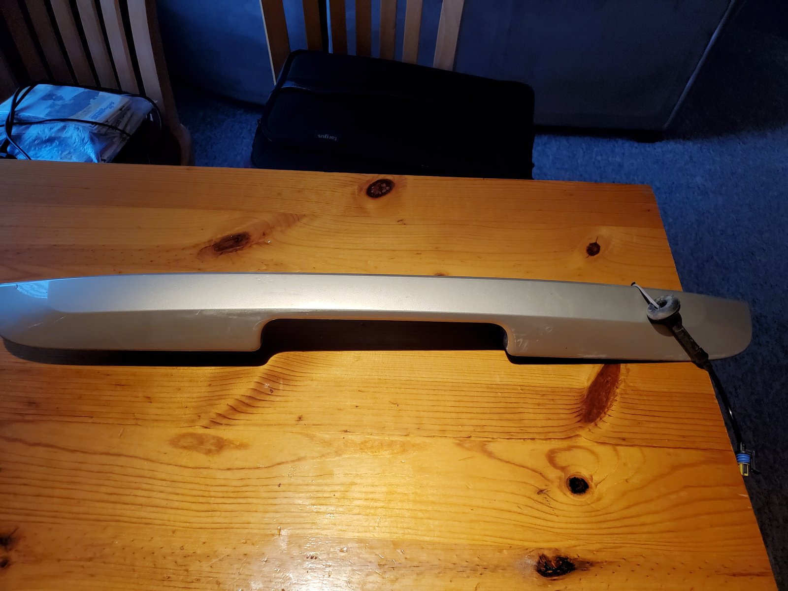 2010 YUKON XL REAR HATCH HANDLE OUTSIDE SIDE 6 FEB 21.jpg