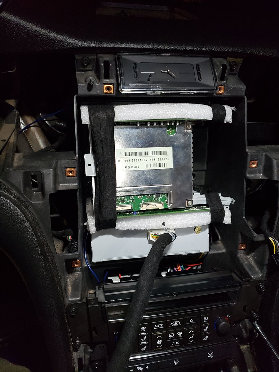 Escalade_10-4_Tesla_Style_Android_Screen_Install-2.jpg