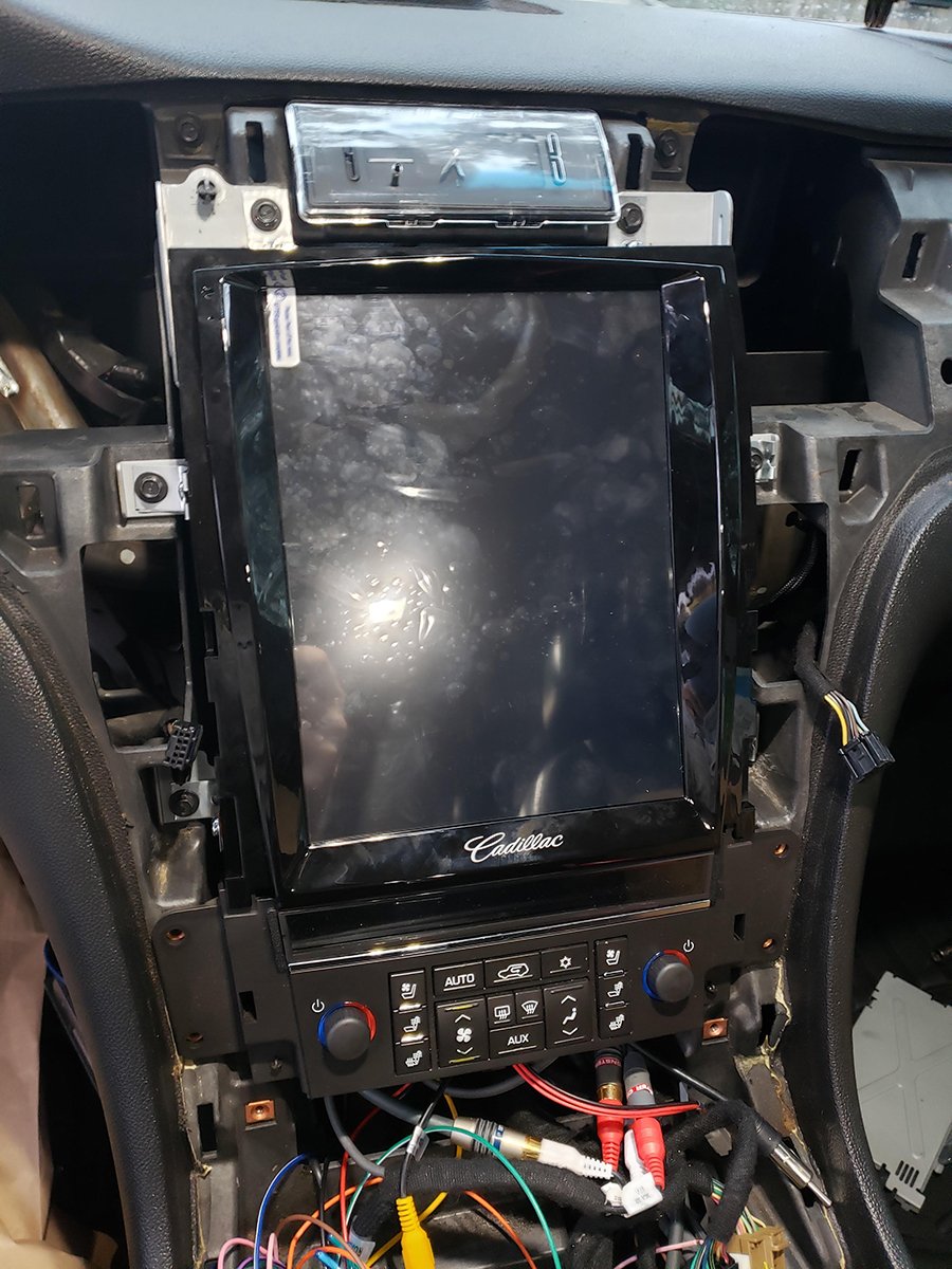 Escalade_10-4_Tesla_Style_Android_Screen_Install-3.jpg