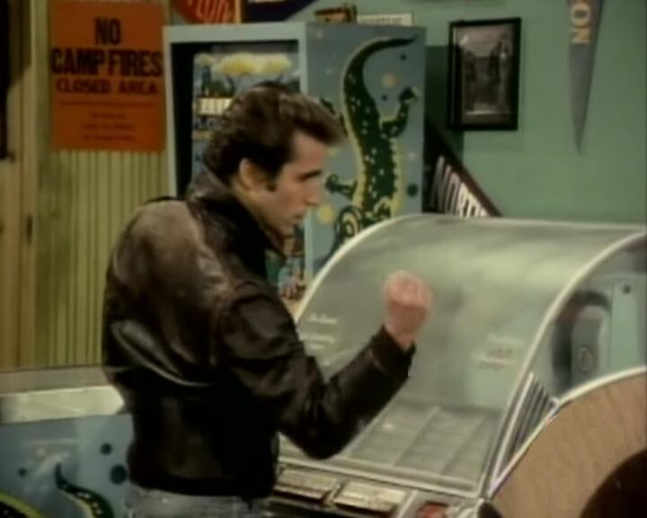 fonz-punching-jukebox.jpg