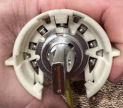 LED bulb with saddle.png