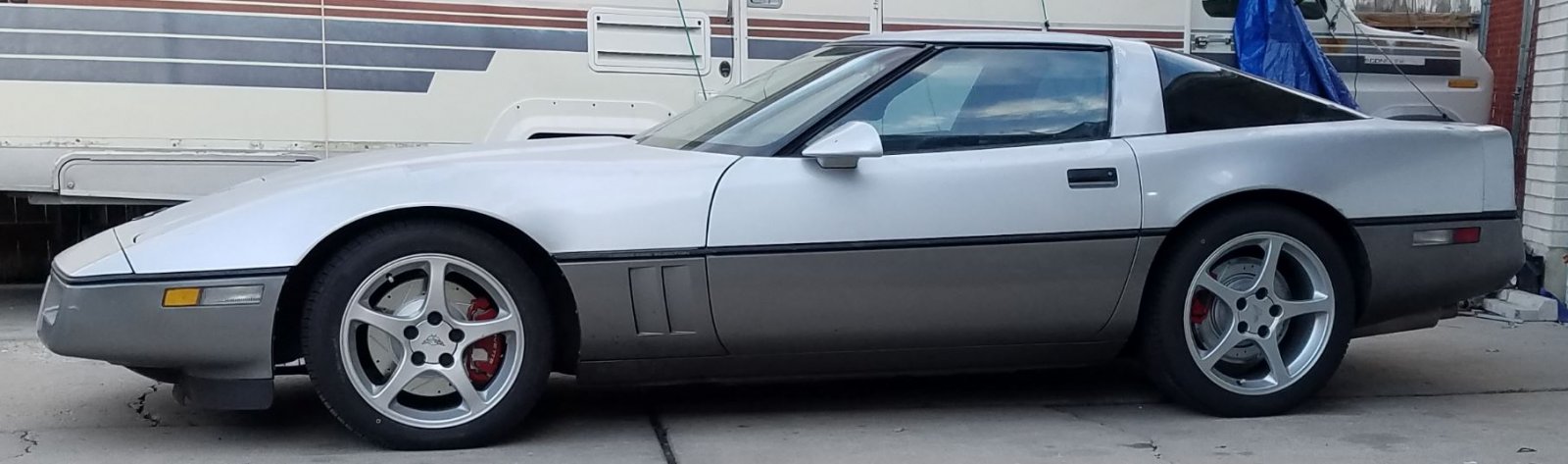 Lowered with C5 Rear brakes - Copy.JPG