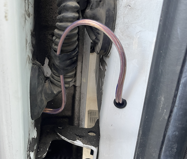 rear-door-speaker-wire.jpeg
