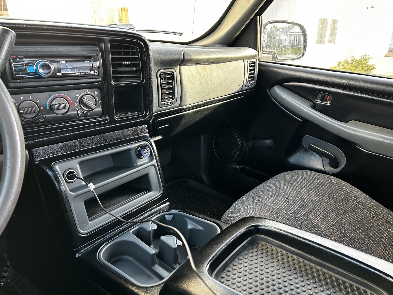 silverado console.jpeg