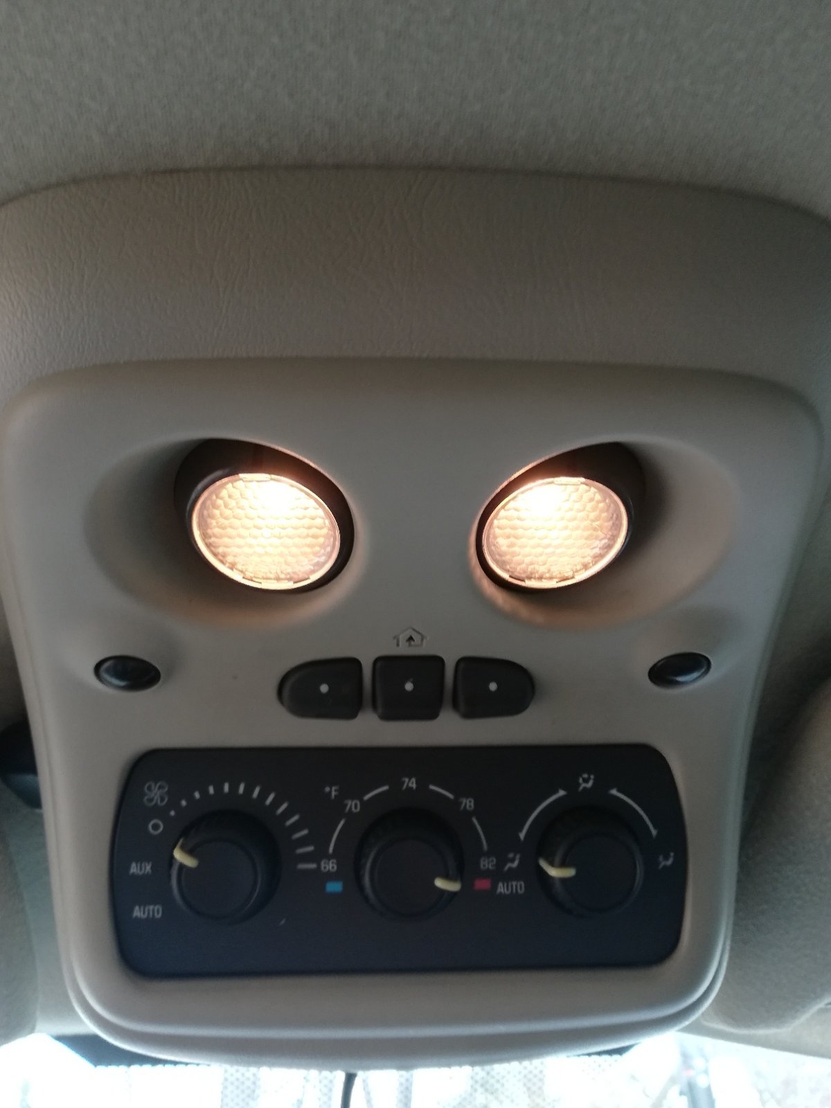 yukon dome light old.jpg
