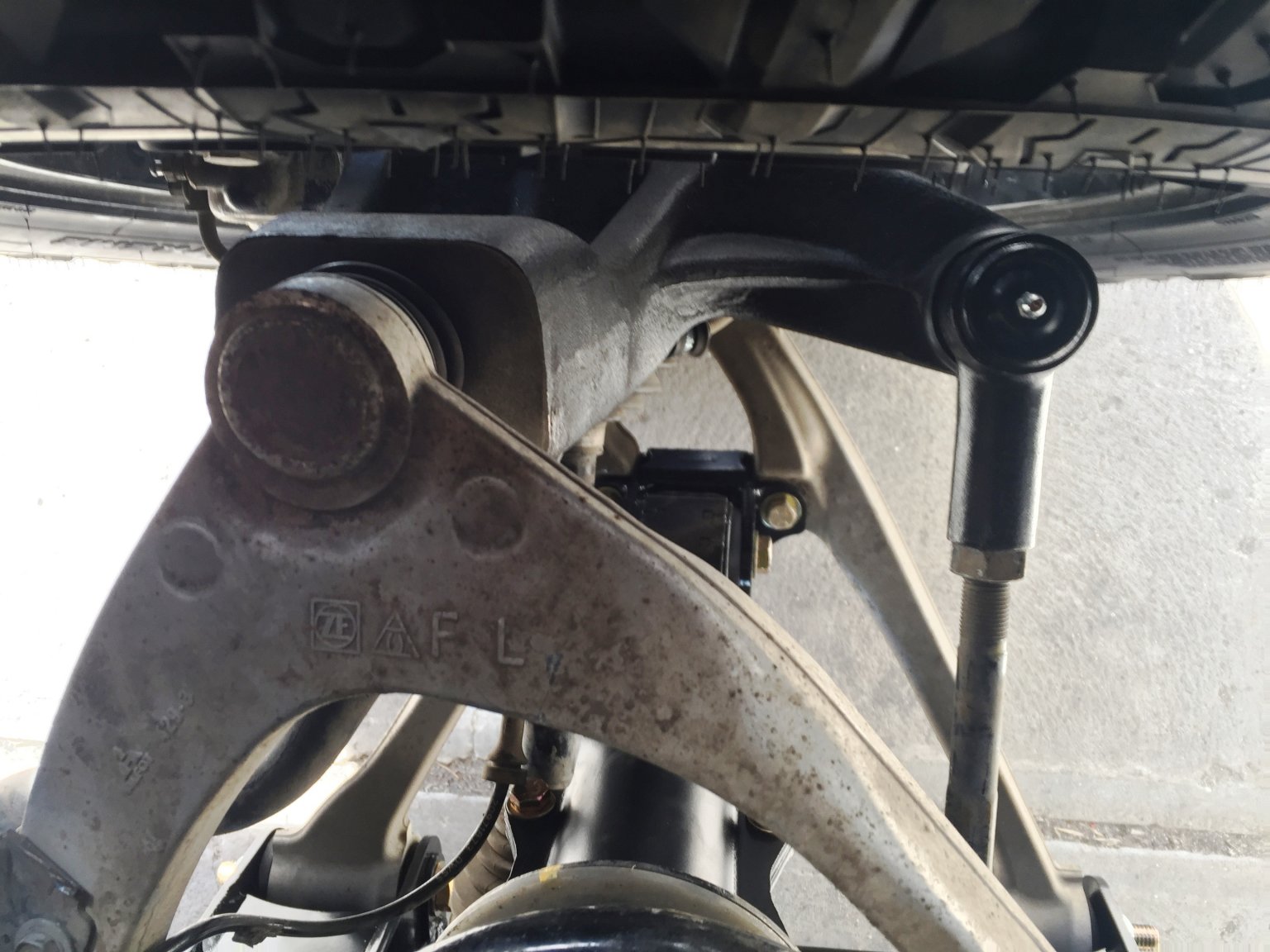 Yukon left front knuckle.jpg