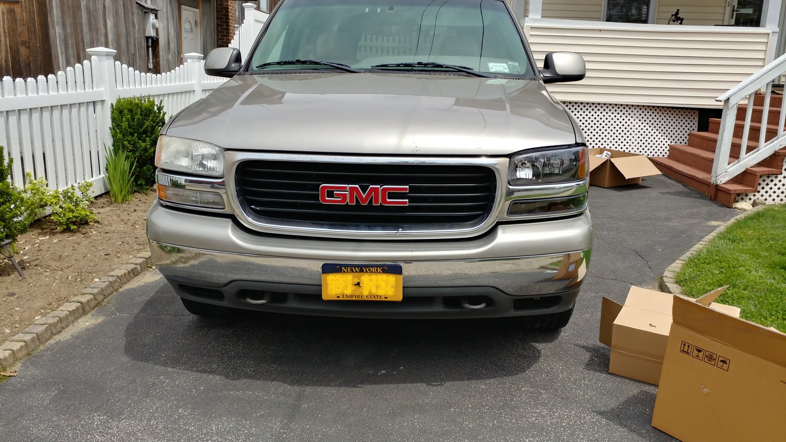Yukon XL Front head light difference.jpg