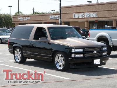 0908trweb_31_z2009_hooters_spencive_rydes_truck_showcustom_chevy_tahoe_2_door.jpg