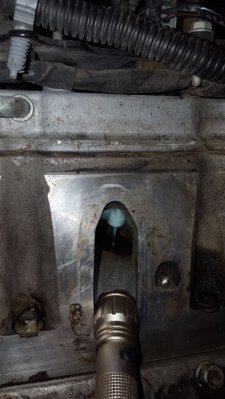 Clean intake valve port.jpg Clean intake valve port.jpg