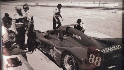 Ferrari 333 SP in pits.JPG Ferrari 333 SP in pits.JPG