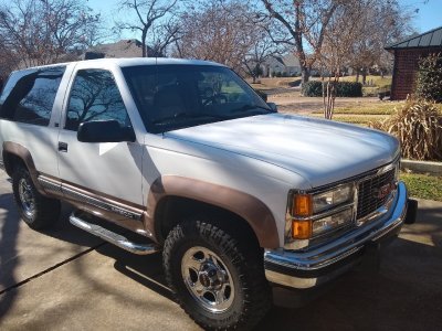 1994 Yukon with new steps.jpg