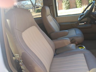 1994 Yukon bucket seats in leather.jpg