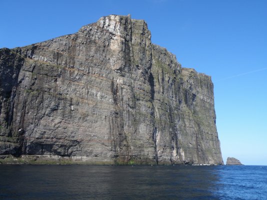Eystfelli_a_cliff_on_Fugloy_Faroe_Islands.jpg