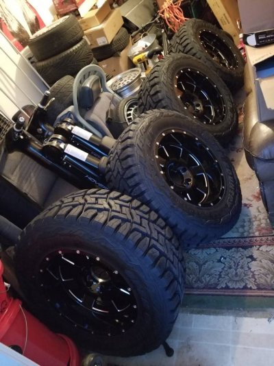 22 on 33s or 24s on 33s Chevy Nissan Tahoe gmc yukon for Sale in Mesa, AZ -  OfferUp