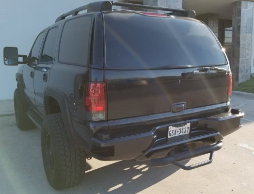 00_tahoe_with_2002_avalanche_rear_bumper_rear_view.jpg