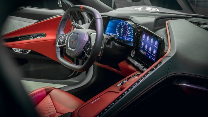 2020-Chevrolet-Corvette-center-console-detail-2.jpg