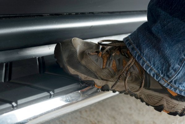 aries-aerotread-running-boards-suvs-work-shoe.jpg