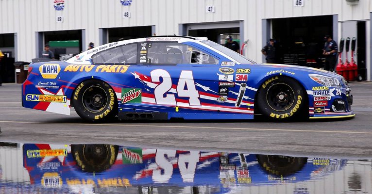 Chase-Elliott-Kentucky-Speedway-2016-NAPA-AUTO-PARTS-24-Intrepid-Heroes-paint-scheme-feat.jpg