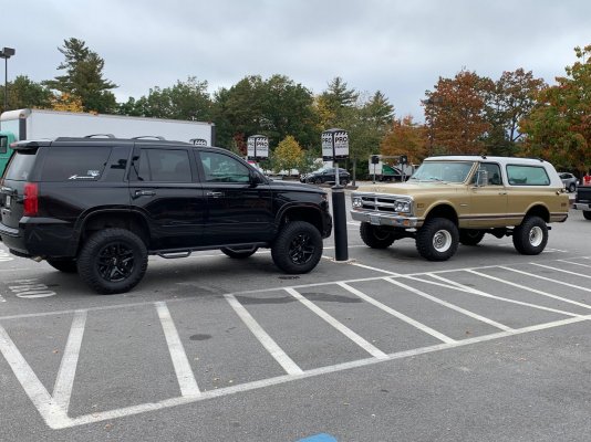 Old School GMC SUV at HomeDepot - 10.15.2021.jpg