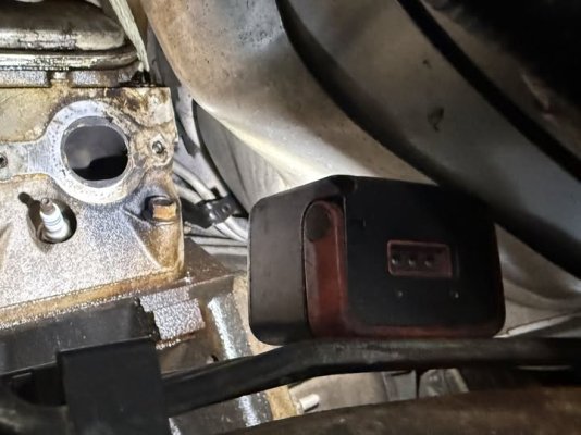 brokenexhauststuddriverside.jpg