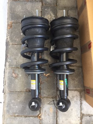 Front Tahoe Struts.JPG Front Tahoe Struts.JPG